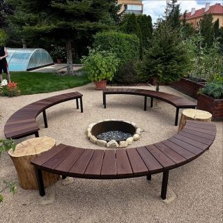 Beliebte halbrunde Gartenbank für die Feuerstelle Bestehend aus drei Segmenten.🥰 Das Gestell ist aus Edelstahl gefertigt...