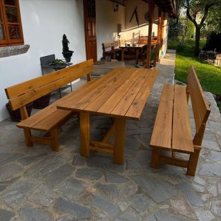 Vor Kurzem haben wir diesem Kunden auch einen Tisch und zwei Bänke aus massiver Eiche geliefert. 🥰 • 2× Bank mit...